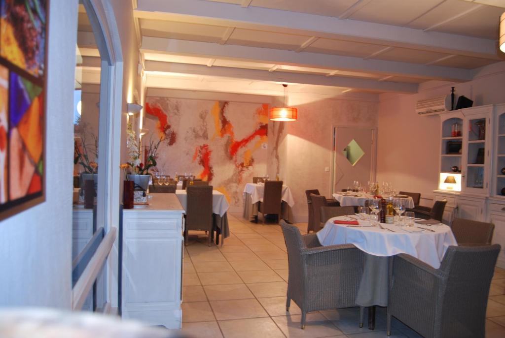 Logis Hotel Restaurant Les Aubuns Кэсарг Экстерьер фото